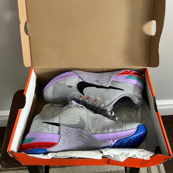 Nike Metcon 7. Men's Size 10.5. color is Black/Iron Gray-White. - Picture 4 of 5